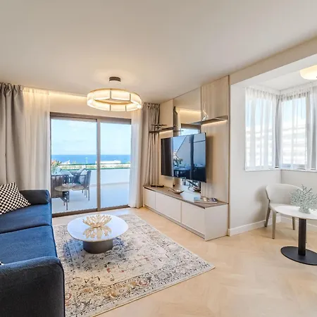 Seashell Crown Luxury
